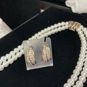Faux Pearls. Dbl strand with goldtone & crystal magnetic clasp Stud earrings